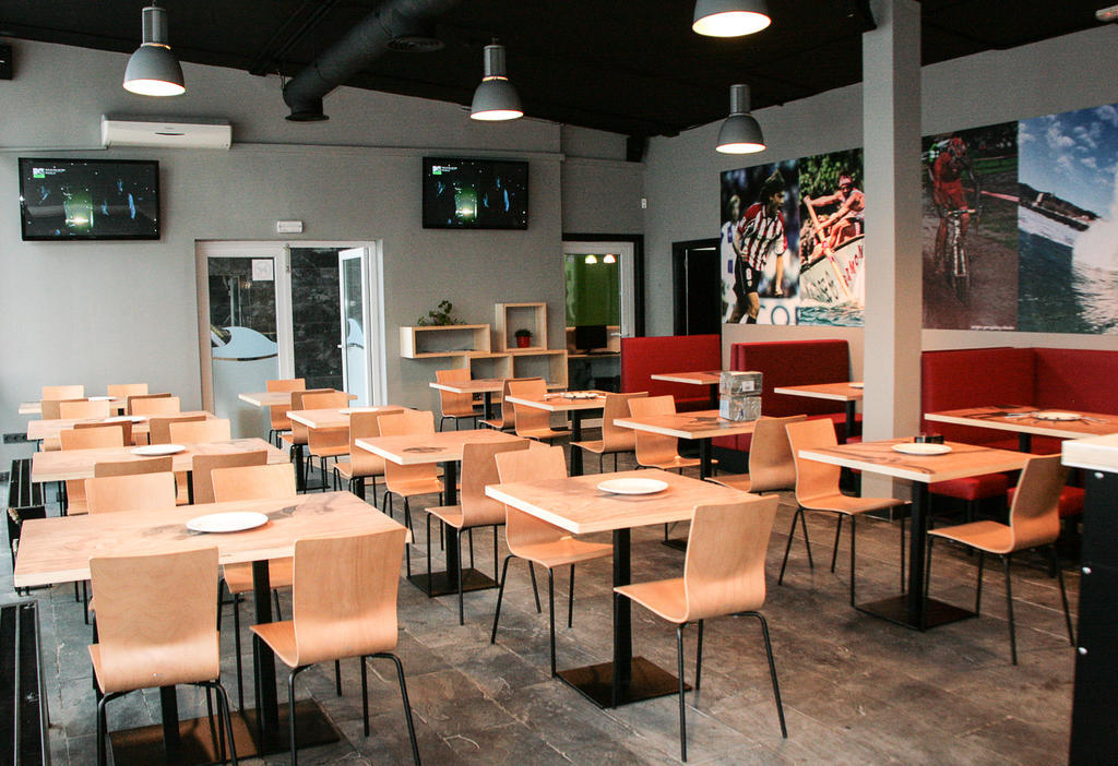 Mundaka Hostel & Sports Cafe Eksteriør bilde